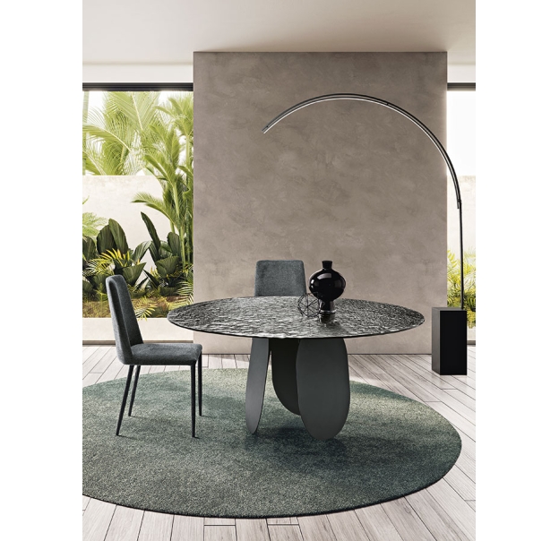 Стол обеденный POLLY DINING TABLE BLACK SMOKY PAINTED HAMMERED  140X140X75 СМ. (NRM00746)